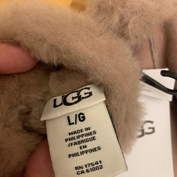 NWT light blush pink suede and shearling gloves size L - Picture 5 of 6